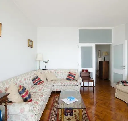 Flat With The Sea View Apartman